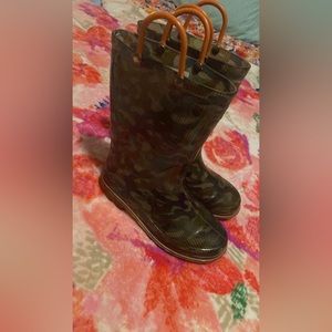 Boys light up rain boots